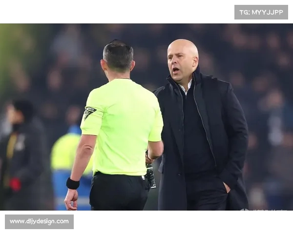 英超VAR房间揭秘：如何利用科技改变足球裁判判罚的未来