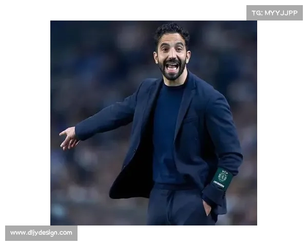 阿莫林笑而不答是否签多纳鲁马引发球迷热议 阿莫林笑而不答是否签多纳鲁马引发球迷热议